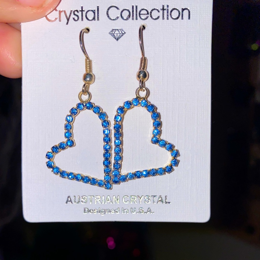 Blue heart earrings 💙